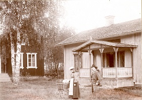Emelie och Carl med dottern Ruth i Sunnansjö
